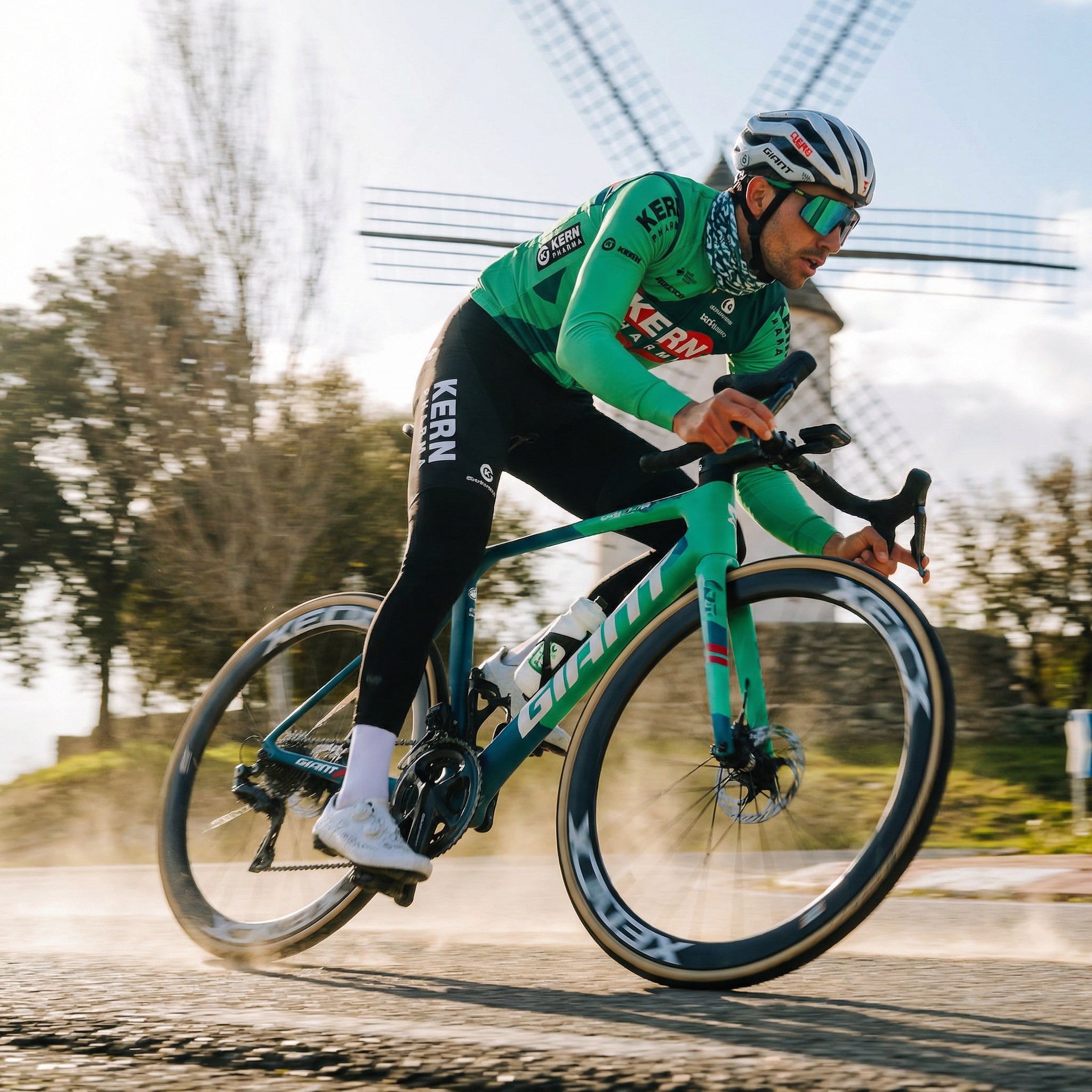 Pro Cycling 2026: Racing Enters a New Era of Speed and Spectacle, 4KAAD eyewear in the centre - 4KAAD