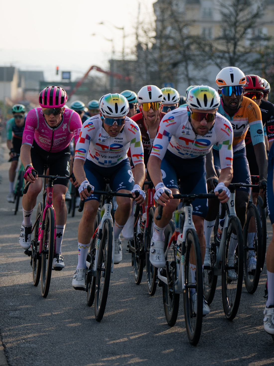 Paris–Nice 2026 – En route vers le soleil avec Team TotalEnergies et les lunettes 4KAAD