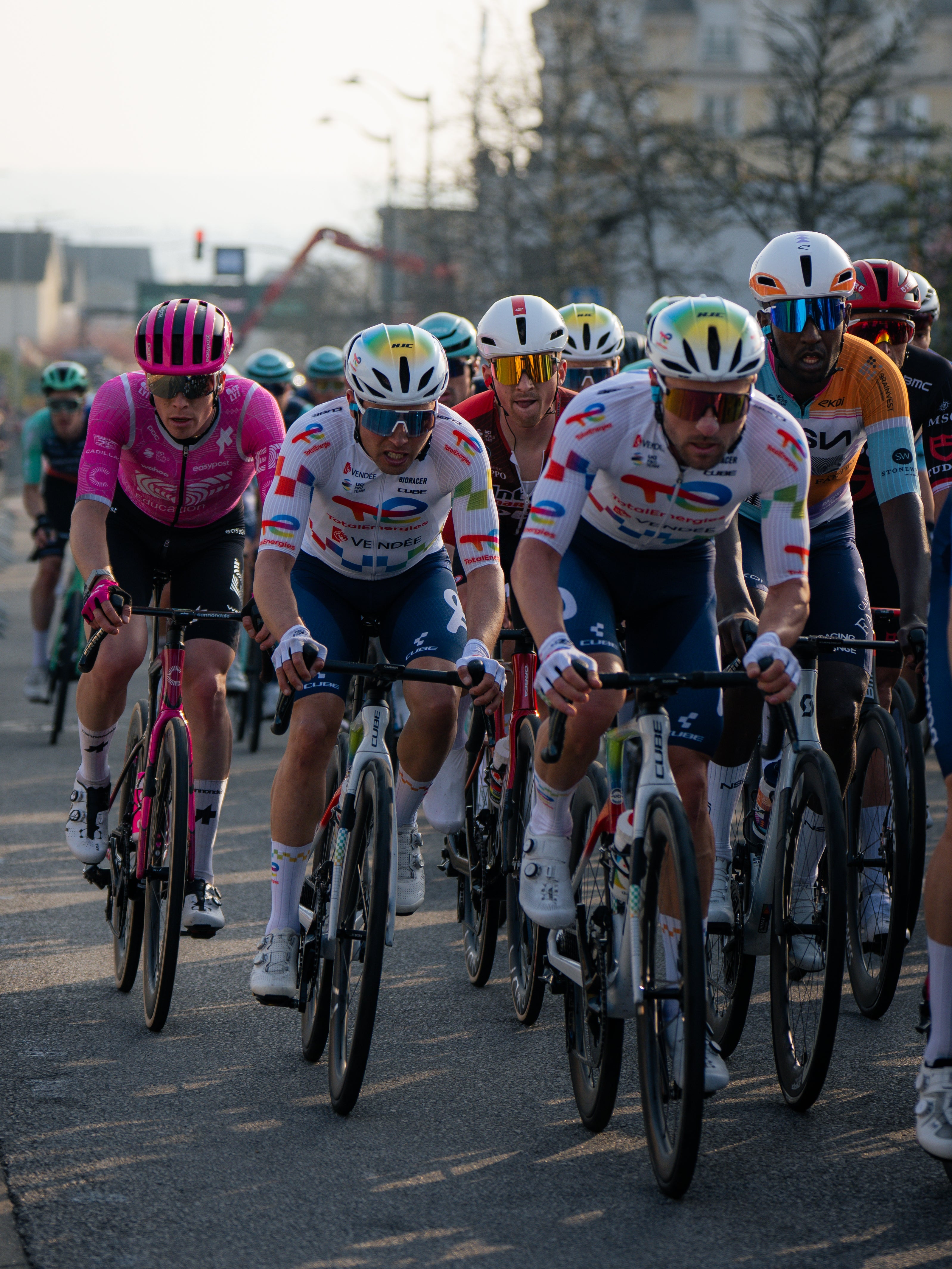 Paris–Nice 2026 – En route vers le soleil avec Team TotalEnergies et les lunettes 4KAAD