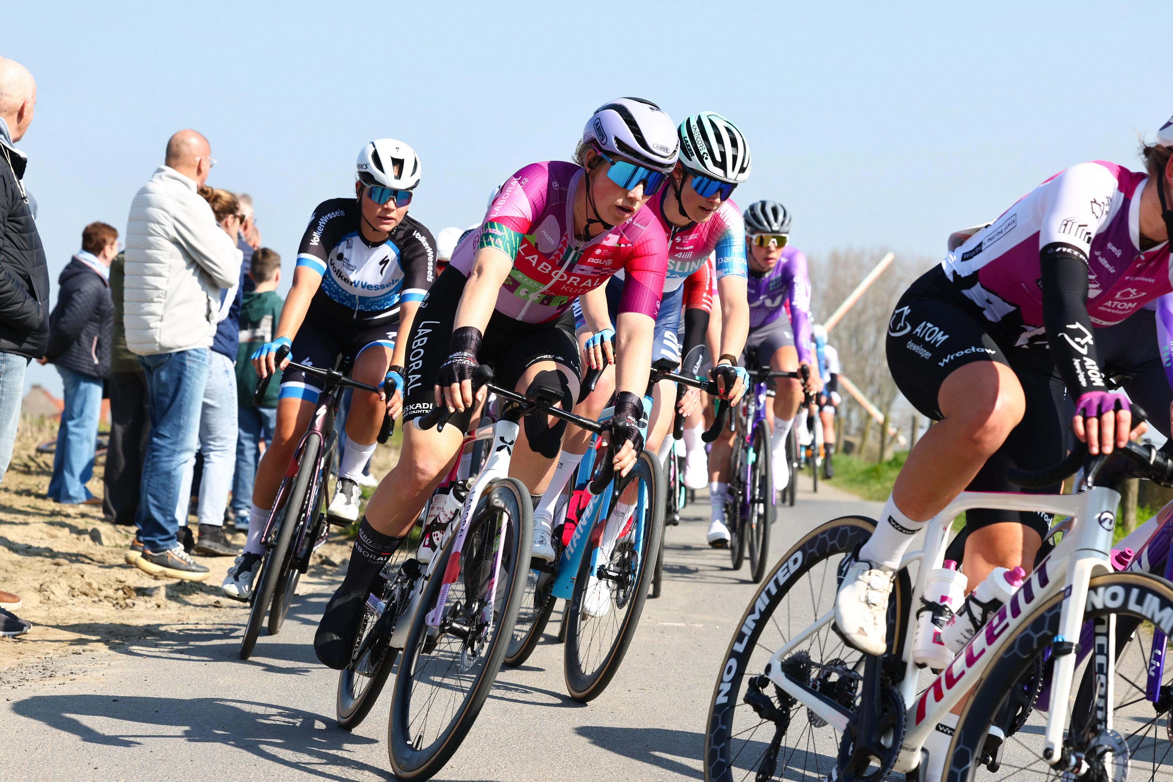 Die Bedeutung der Ausrüstung im Radsport: Energie für den Körper, klare Sicht für die Leistung, 4KAAD and Enervit