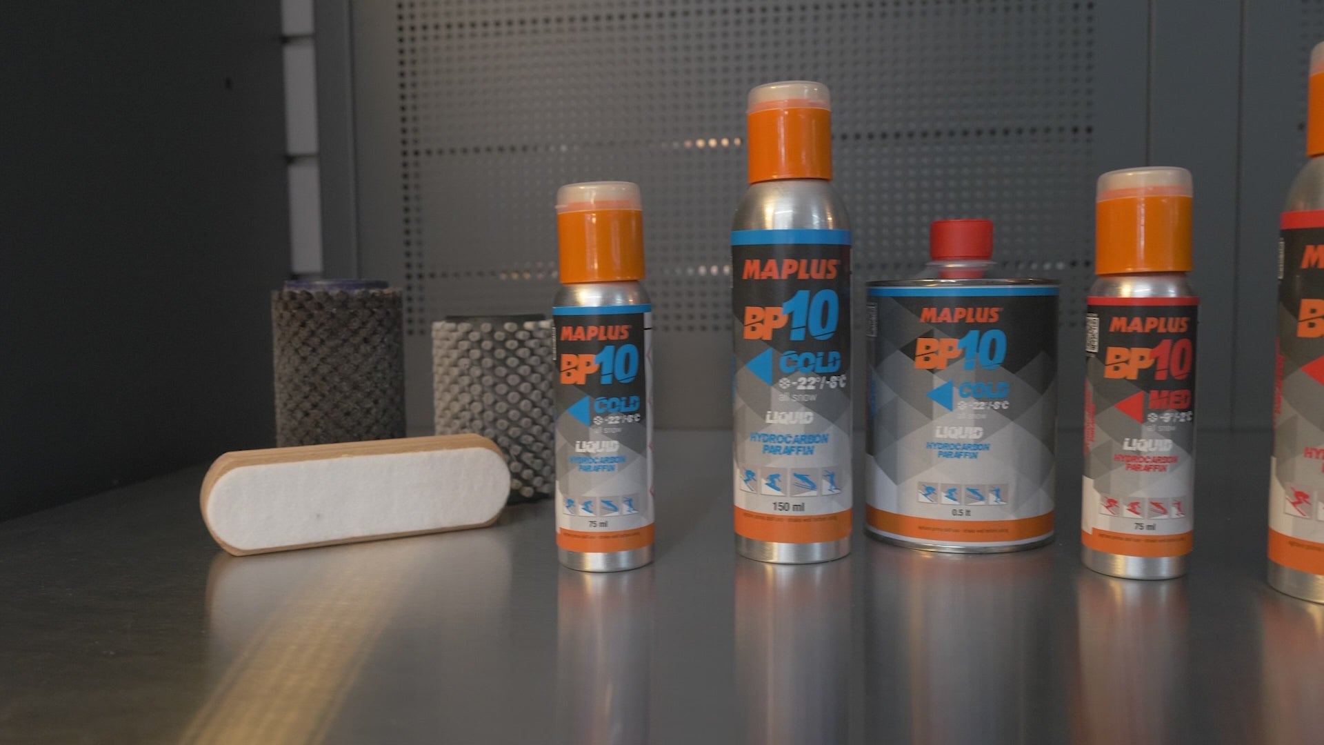 4kaad racing service using maplus ski wax in World Cup